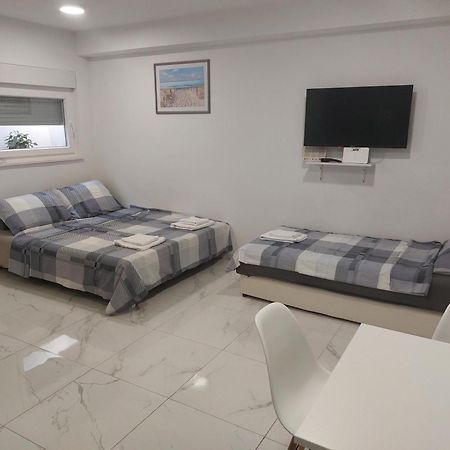 Apartmani Anastasia With Pool, โนวาลยา ภายนอก รูปภาพ