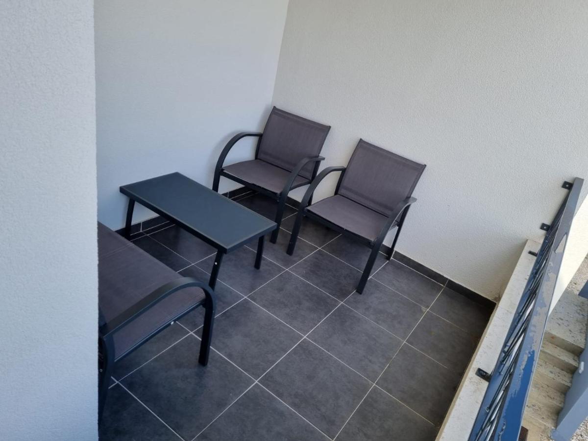 Apartmani Anastasia With Pool, โนวาลยา ภายนอก รูปภาพ