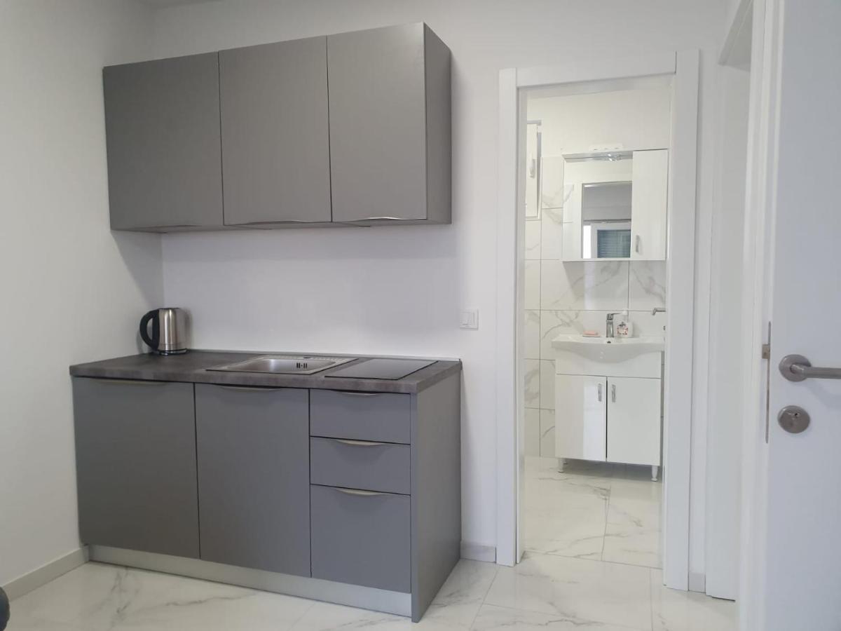 Apartmani Anastasia With Pool, โนวาลยา ภายนอก รูปภาพ