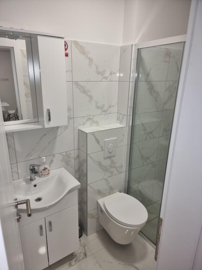 Apartmani Anastasia With Pool, โนวาลยา ภายนอก รูปภาพ