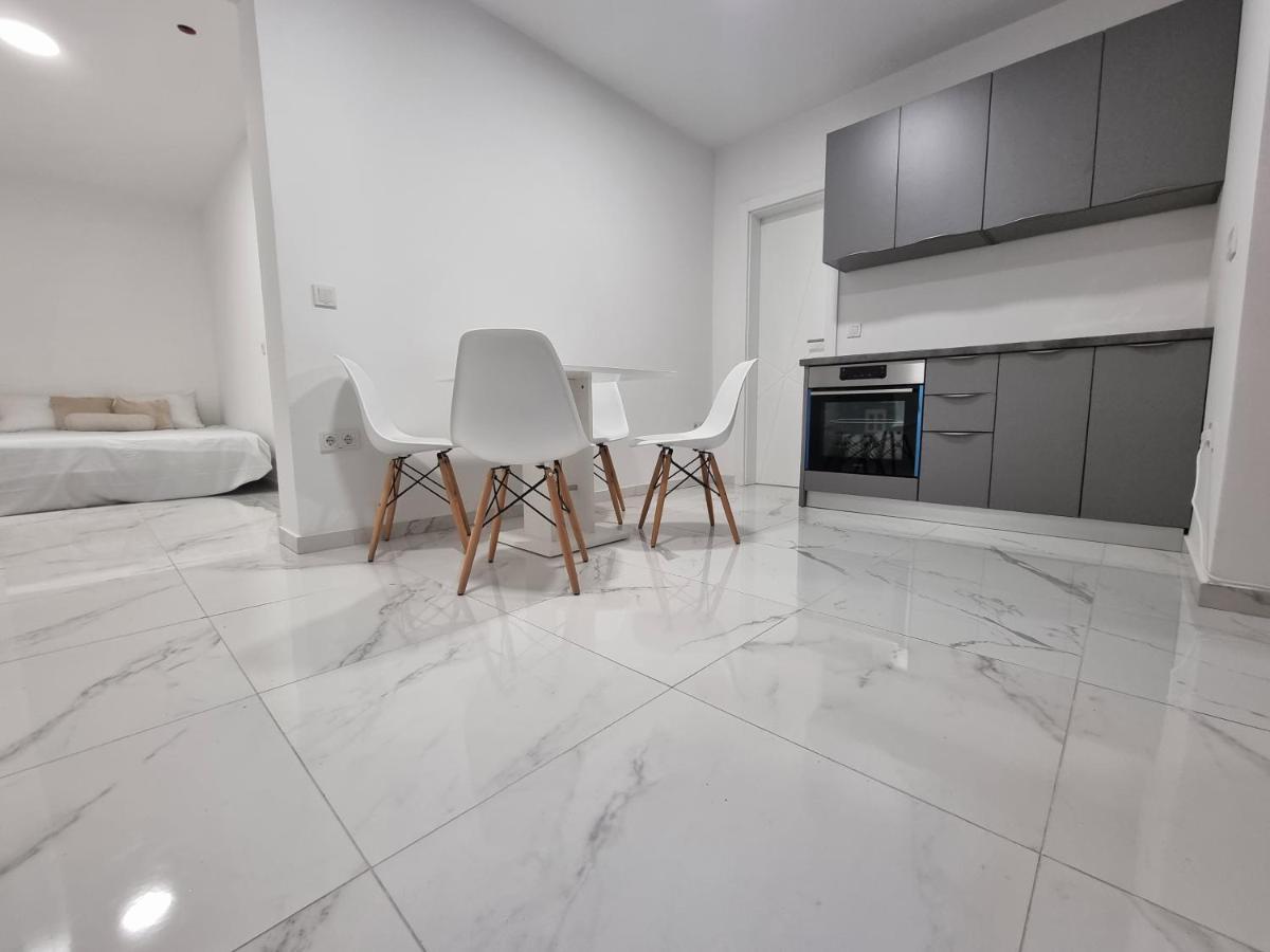 Apartmani Anastasia With Pool, โนวาลยา ภายนอก รูปภาพ