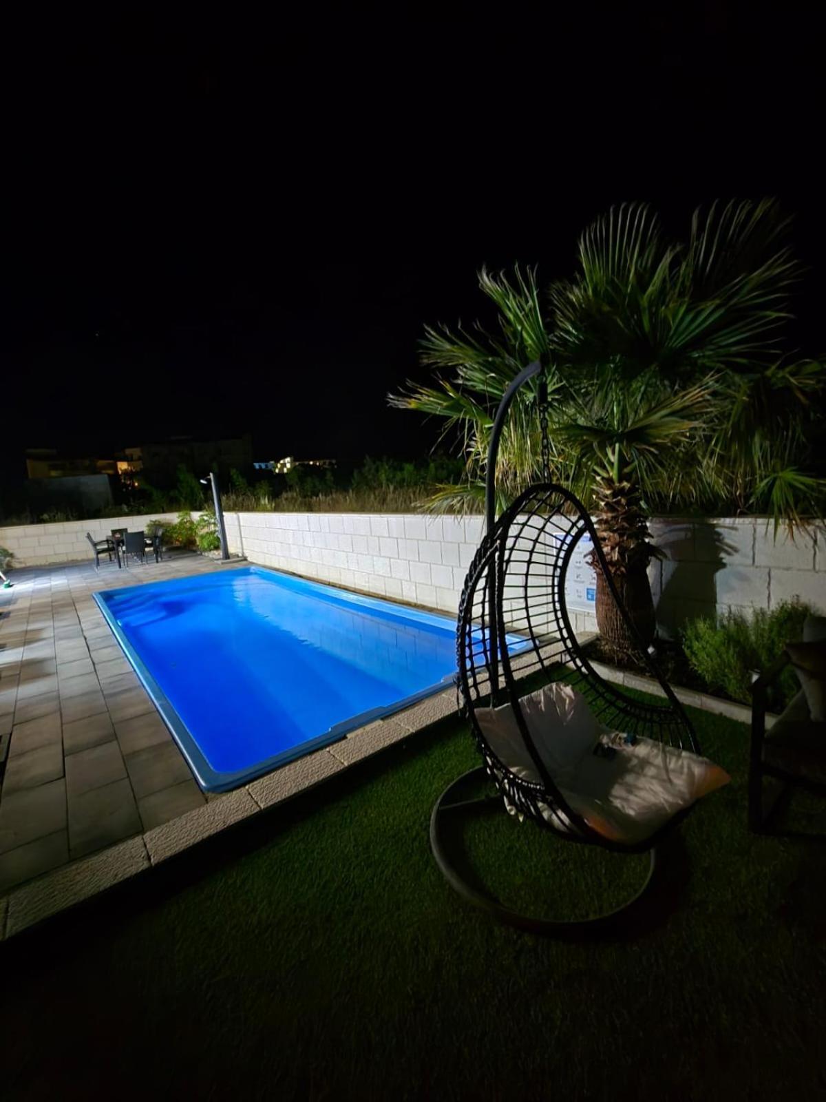 Apartmani Anastasia With Pool, โนวาลยา ภายนอก รูปภาพ