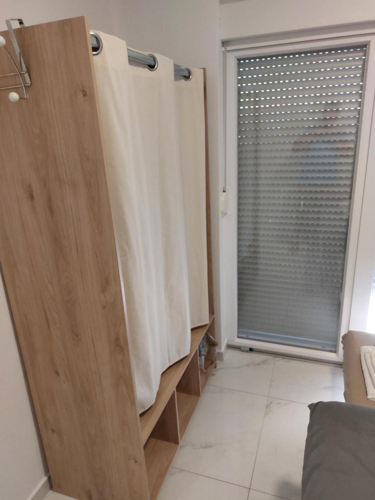 Apartmani Anastasia With Pool, โนวาลยา ภายนอก รูปภาพ