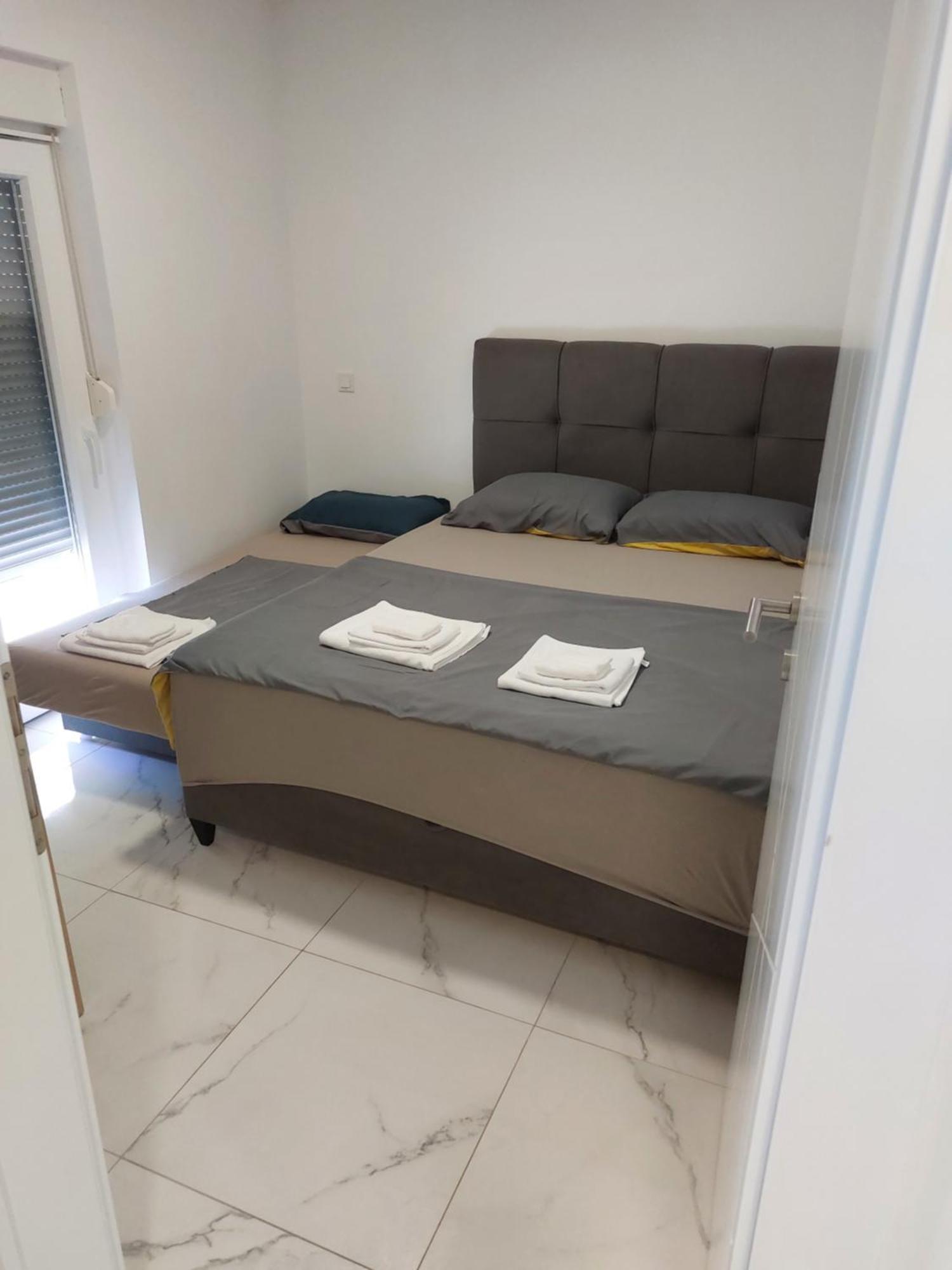 Apartmani Anastasia With Pool, โนวาลยา ภายนอก รูปภาพ