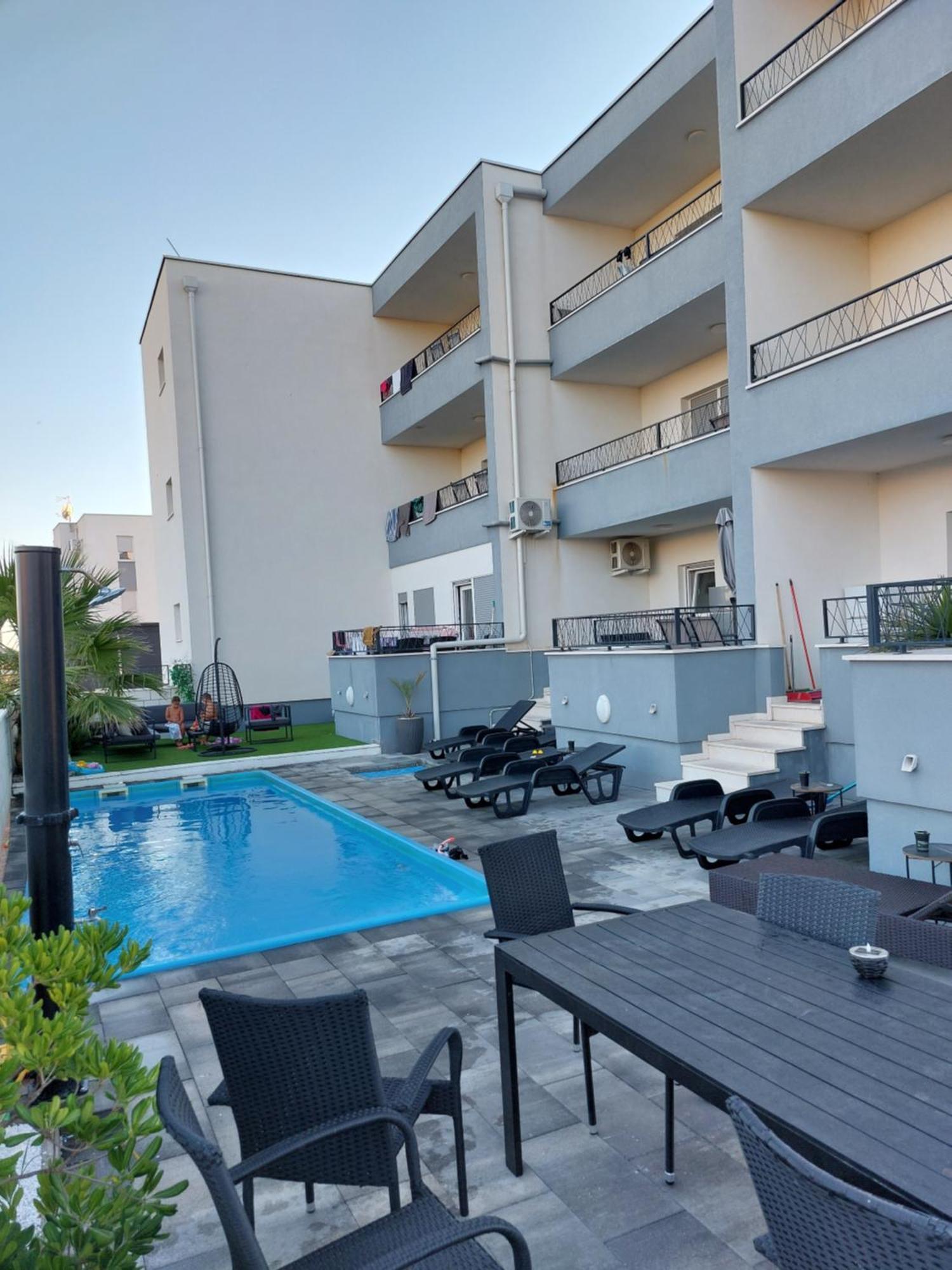 Apartmani Anastasia With Pool, โนวาลยา ภายนอก รูปภาพ
