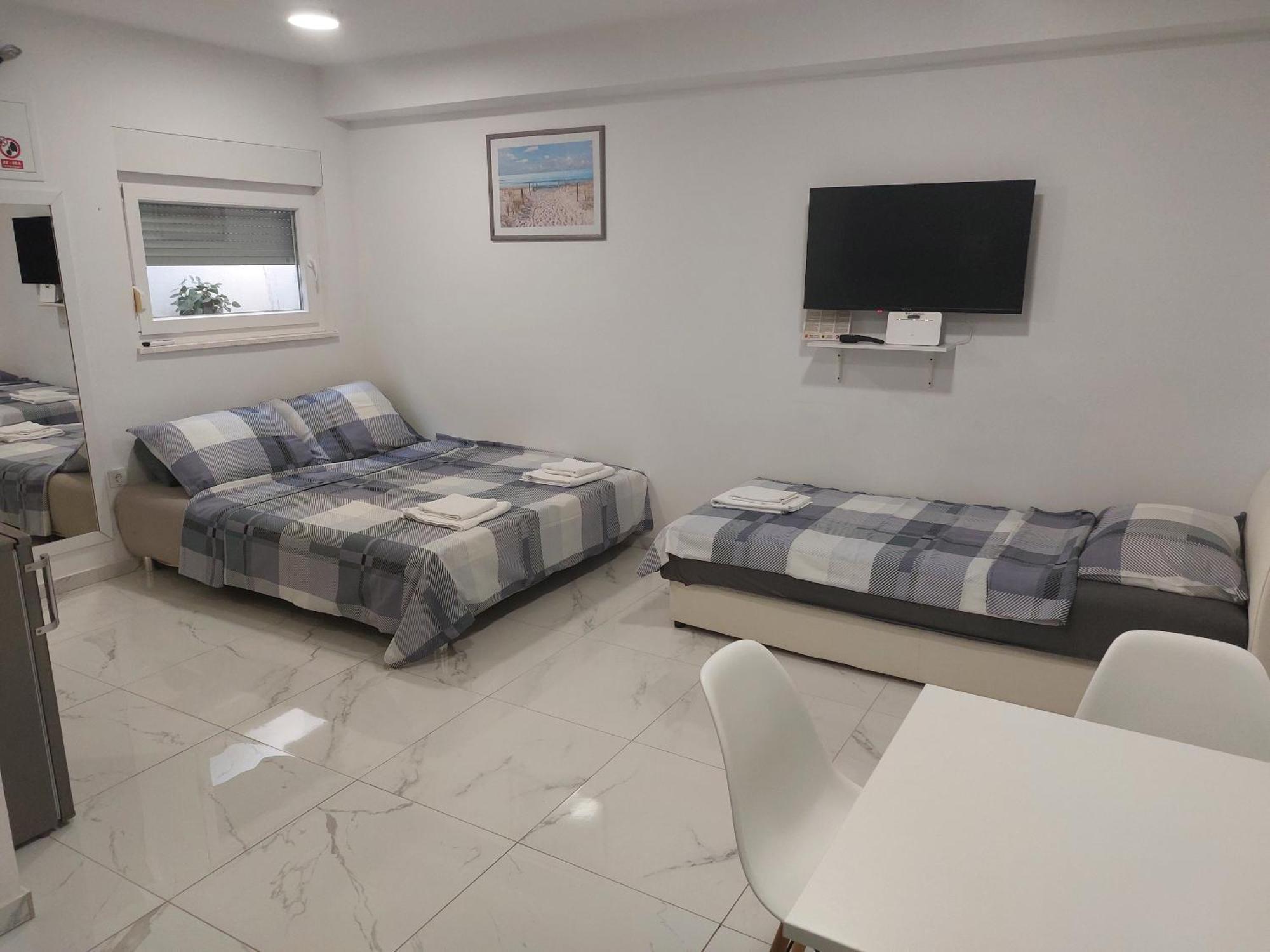 Apartmani Anastasia With Pool, โนวาลยา ภายนอก รูปภาพ