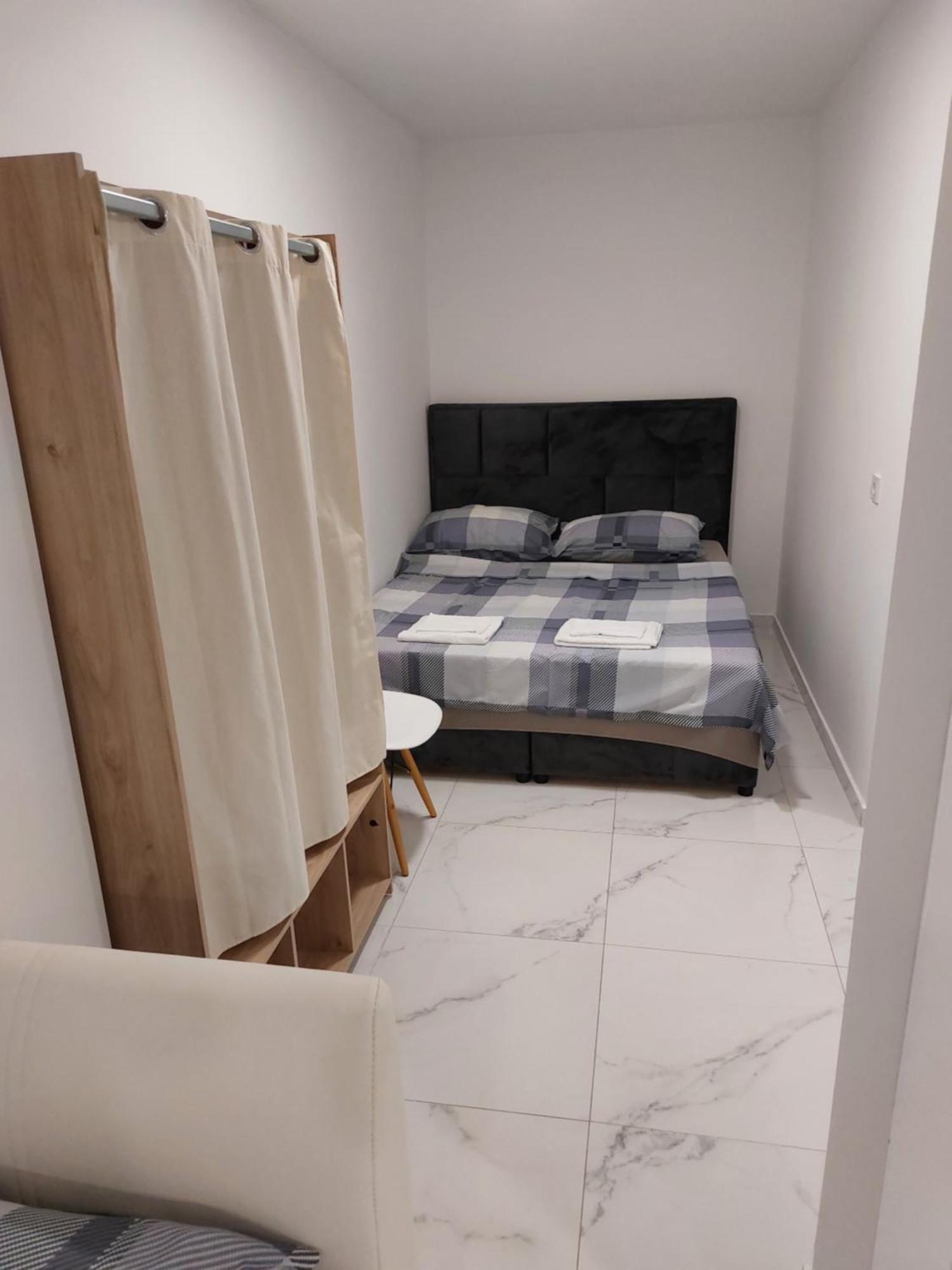 Apartmani Anastasia With Pool, โนวาลยา ภายนอก รูปภาพ